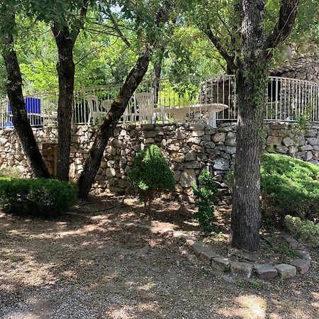 Villa Spacieuse Avec Piscine A Saint Maximin Exterior photo