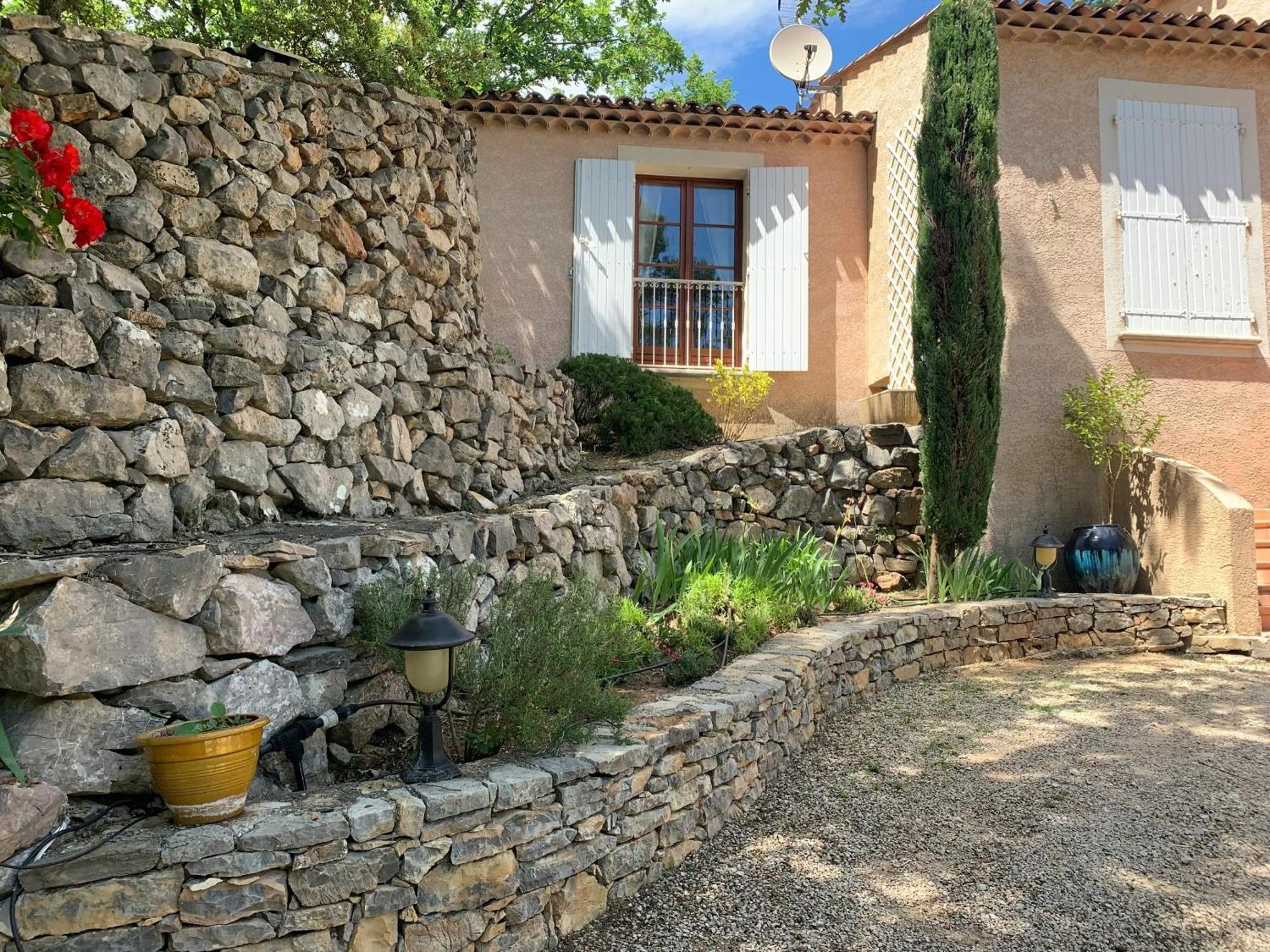 Villa Spacieuse Avec Piscine A Saint Maximin Exterior photo